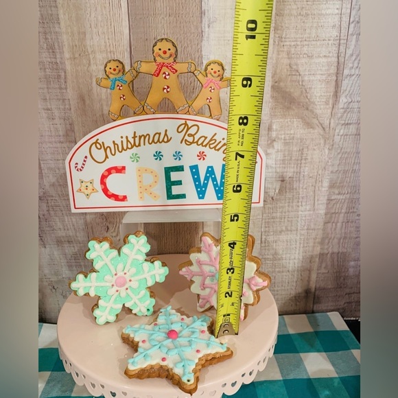 4 Pieces:Christmas Baking Crew Sign & 3 Iced Gingerbread Snowflake Cooki… - Picture 3 of 3
